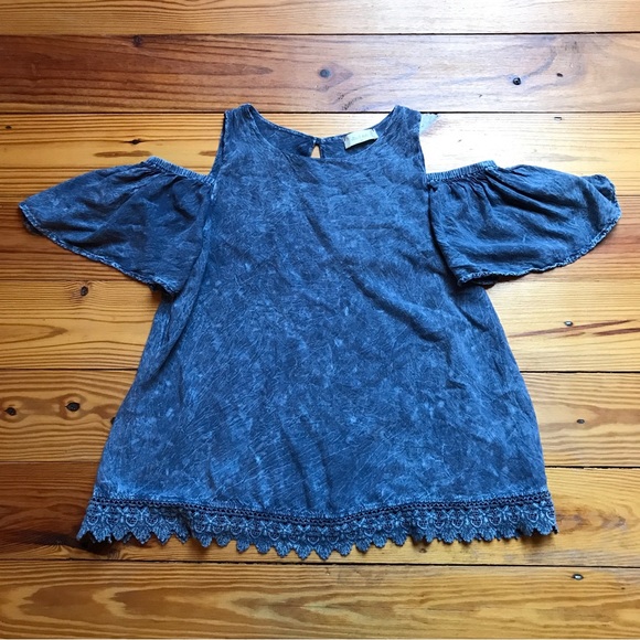Altar'd State Tops - Altar’d State Blue Cotton Cold Shoulder Lace Top, EUC, M